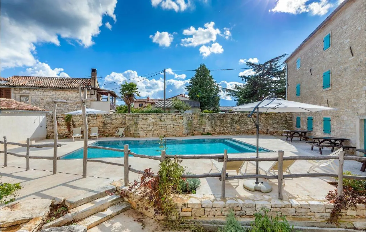 Gorgeous Apartment In Zminj With Wifi